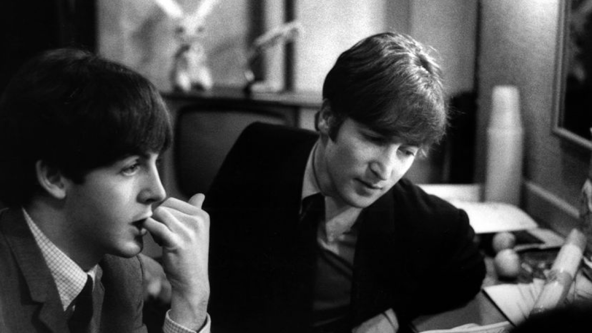 Sale a subasta la carta de indignación de John Lennon a Paul McCartney tras la separación de los Beatles